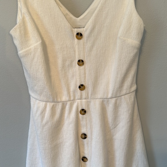 White dress with buttons. Mid length.Fitted on top. Very soft material! - Picture 4 of 5